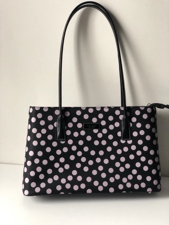 Bolso de hombro mediano Kate Spade New York negro y lila lunares Foto 2 de 4