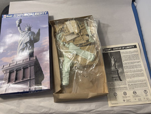 Revell Statue of Liberty 13" Tall Model Kit New Open Box 8875