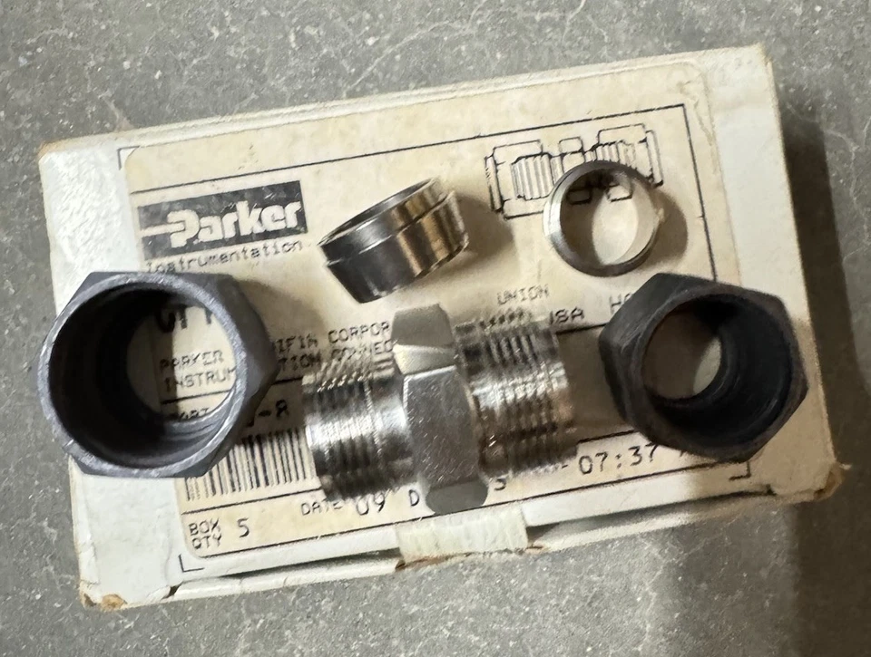 NEW BOX OF 1 PARKER 10-8-HBZ-SS CPI COMPRESSION UNION 5/8" TUBE X 1/2" TUBE - Image 3 of 3