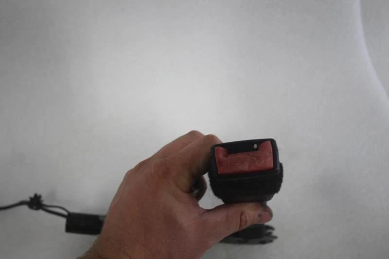 BMW 135i 2008 pasajero derecho cinturón de seguridad delantero hebilla negro Foto 4 de 4