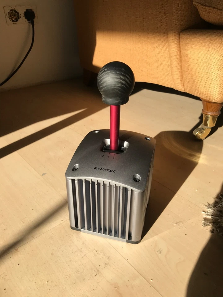 Fanatec DD2 Podium, BMW GT2 wheel, V3 Pedale, Shifter - Bild 4 von 4