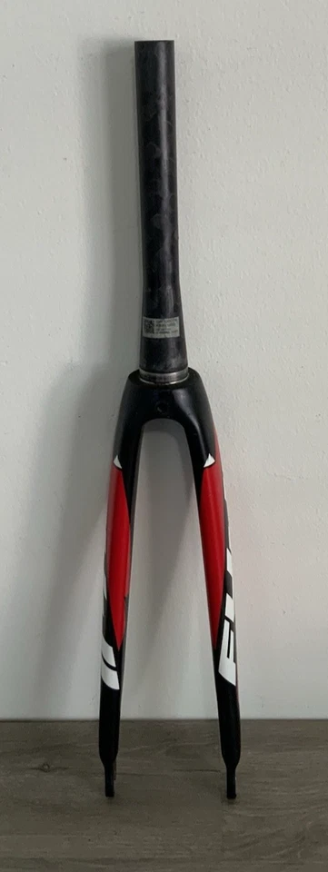 HORQUILLA CARBONO FUJI FC440 700C CÓNICA 257 MM DIRECCIÓN 542 GRAMOS Foto 2 de 4