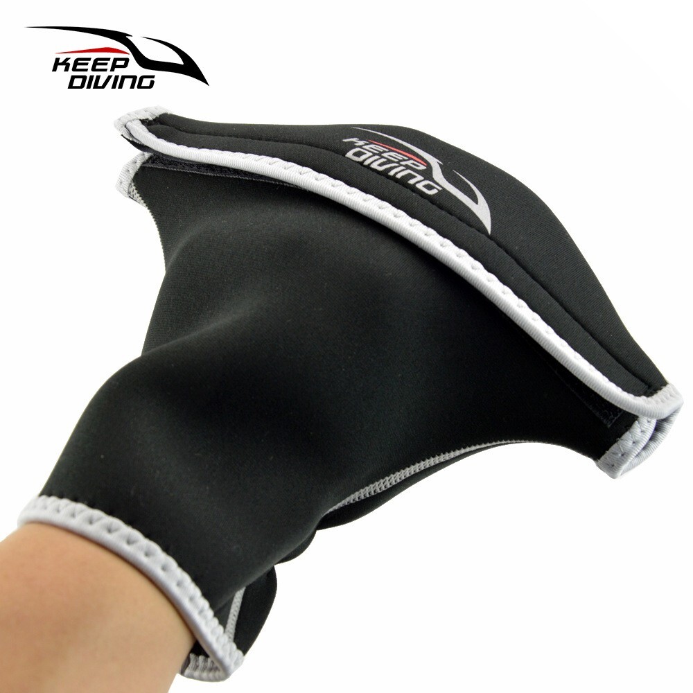Keep Your Hands Warm during Winter Water Sports with Neoprene Kayaking