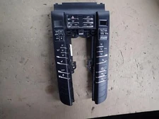 15 16 MACAN Front Temperature Controller (console mounted) w/o seat ventilation