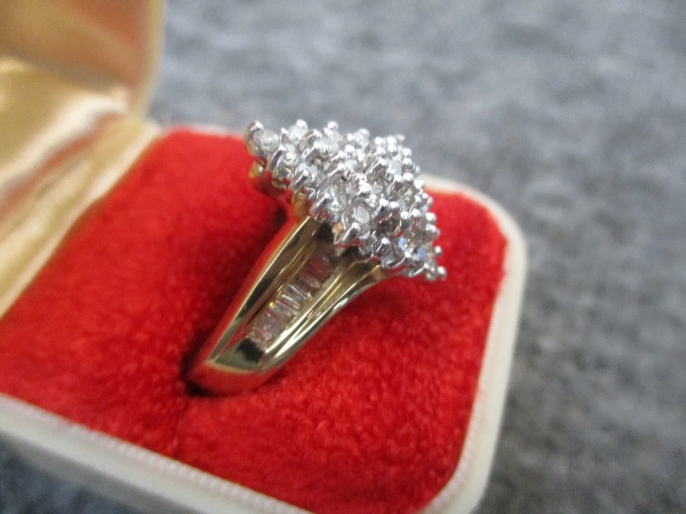 VINTAGE ESTATE 10K YELLOW GOLD DIAMOND CLUSTER RING 1ct-1TW by M -7.03g -Sz 8.25 - Image 3 of 4