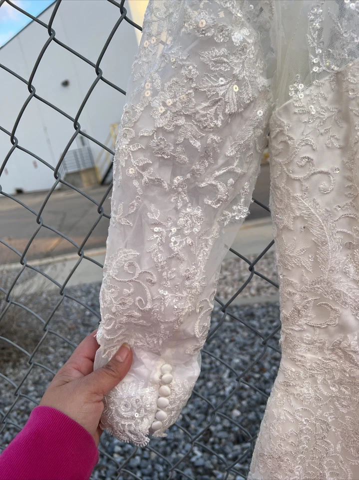 Oleg Cassini 20W Ivory Wedding Dress Tulle BG Beade - Image 3 of 4
