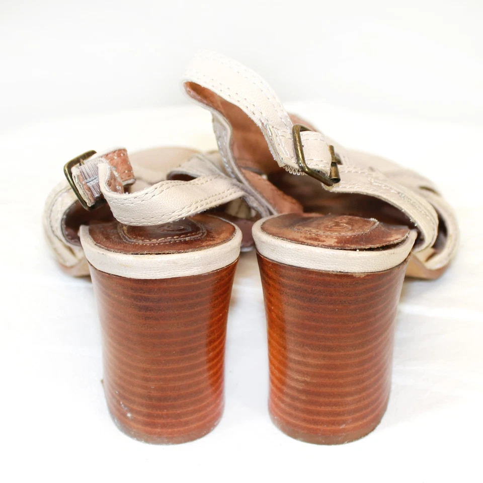 Sandálias Corso Como Couro Salto Bloco Bege Fivela de Tiras Casual Tamanho 10M - Imagem 4 de 4