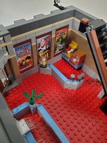 LEGO Creator Expert Palace Cinema 10232 - 100% Complete + Manuals RARE NICE