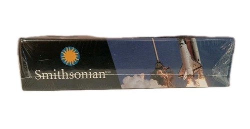 Smithsonian Space Shuttle Discovery 750 Piece Jigsaw Puzzle 26" x 18" NEW Sealed - Picture 3 of 6