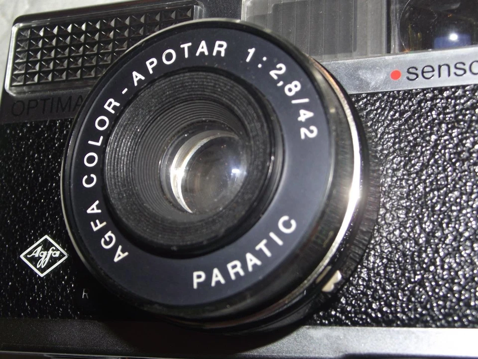 CÂMERA DE FILME AGFA OPTIMA 200 35MM COM LENTE APOTAR PARATIC 42MM F2.8 FABRICADA NA ALEMANHA - Imagem 2 de 4