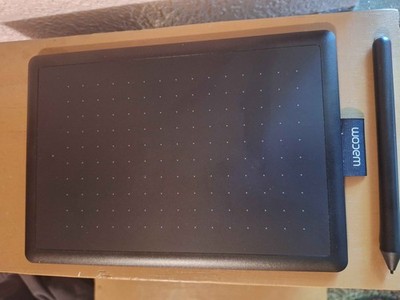 Wacom One Drawing Tablet with pen and box - BARELY USED