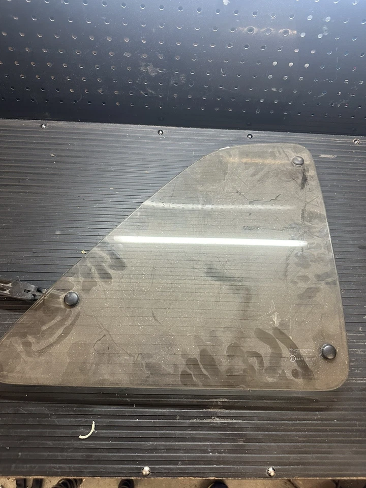 1985-87 MERCURY MERKUR XR4Ti FORDWARD JANELA DE VENTILAÇÃO MÓVEL PASSAGEM DIREITA QUARTO - Imagem 2 de 4