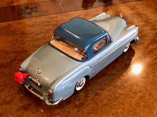 Vintage Schuco Rollfix 1085 | Mercedes-Benz 220 SE | Momentum Drive Tin Toy - Picture 3 of 12