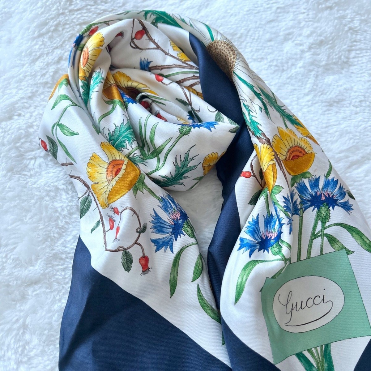 GUCCI 花柄スカーフ 約88cm×88cm V.ACCORNERO Gucci large scarf V.Accornero design silk floral 87×87cm