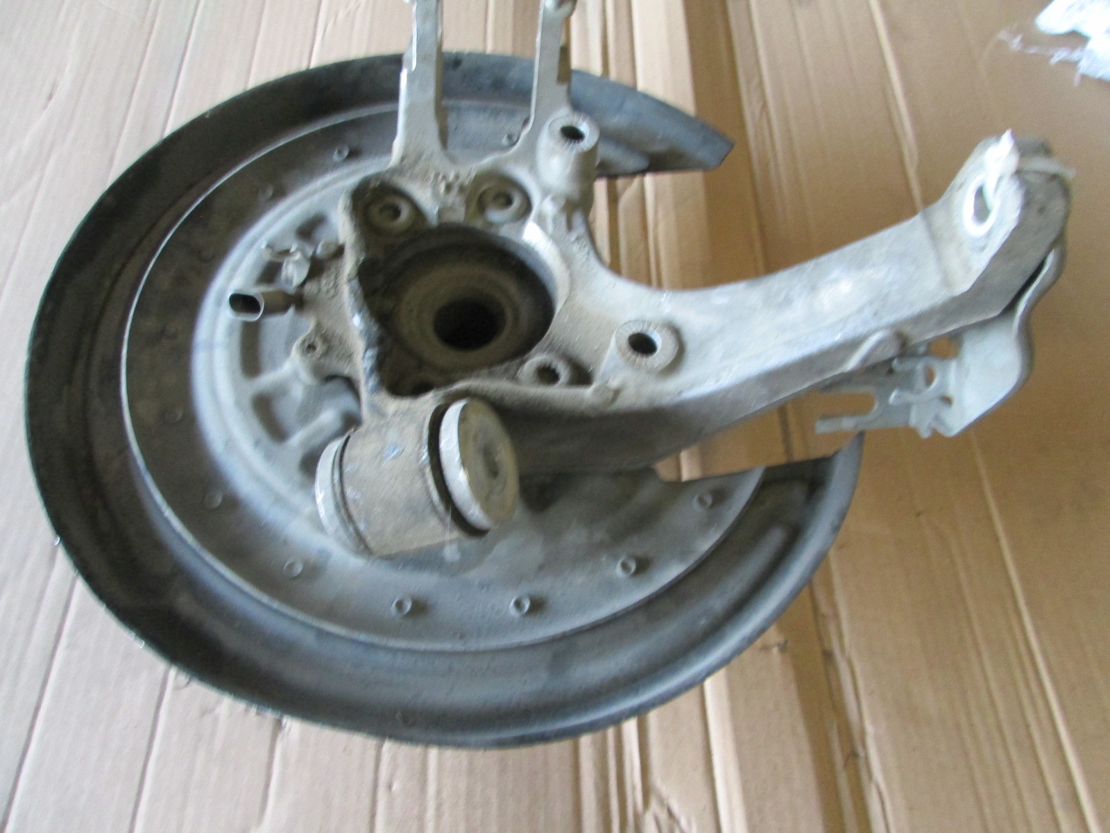 Bentley - 05 -RH Rear Hub Holder / Knuckle / Spindle / Wheel Bearing