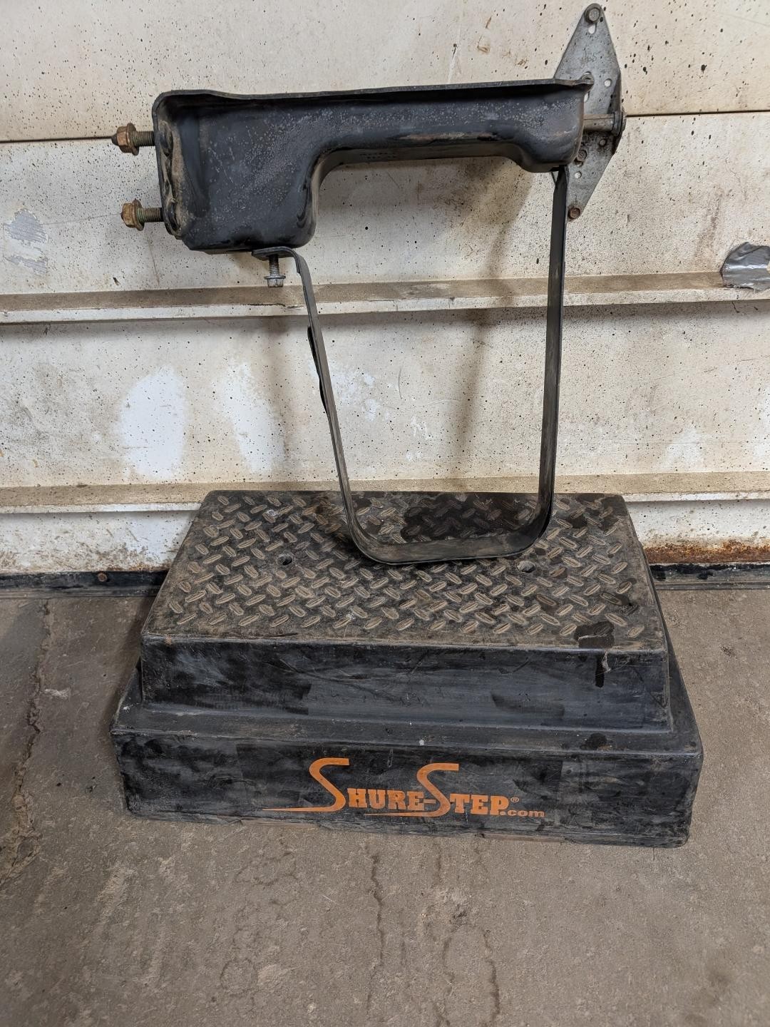 Midship Plastic Tank Bracket & Strap **03-09 Kodiak - Topkick C4500, C5500