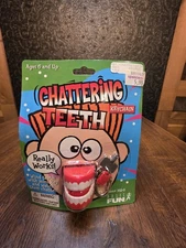 Vtg Y2K Chattering Teeth Keychain Wind Up toy 2000 Basic Fun Rare Spencer Gifts