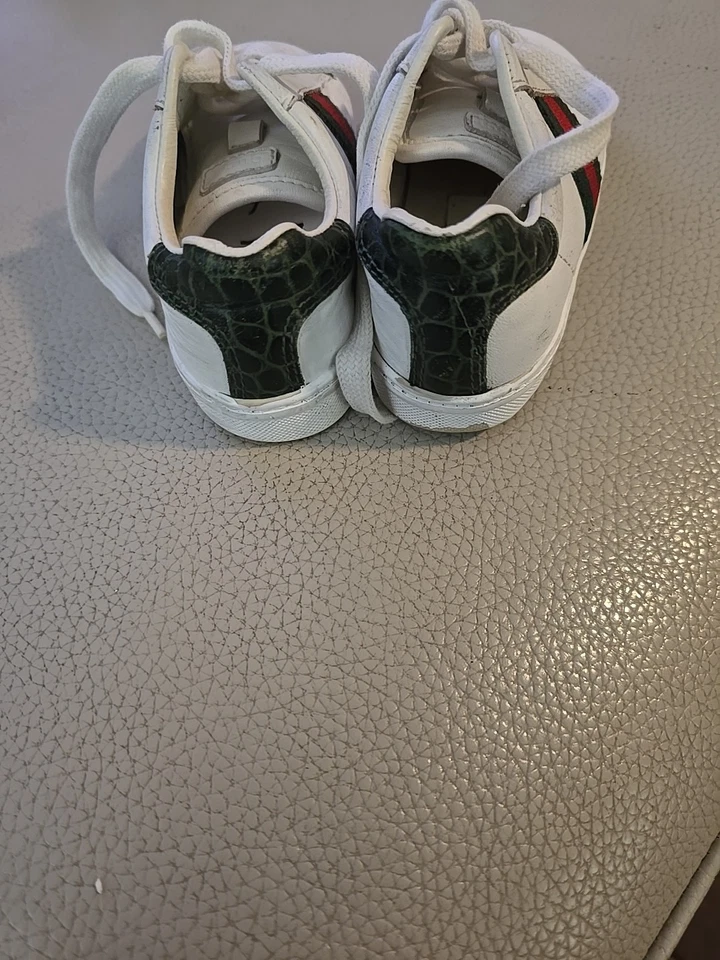 Tênis Gucci tamanho 22 branco com cadarço em estado usado - Imagem 4 de 4