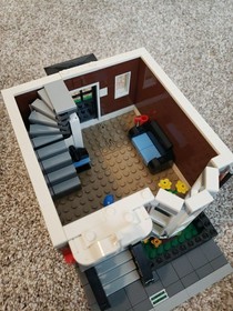 LEGO Creator Expert Pet Shop 10218 With Instructions and Box
