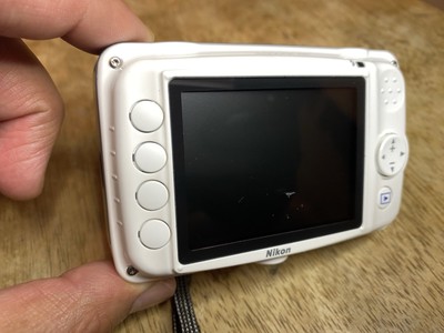 Nikon COOLPIX S30 10.1MP Digital Camera - White TESTED Working