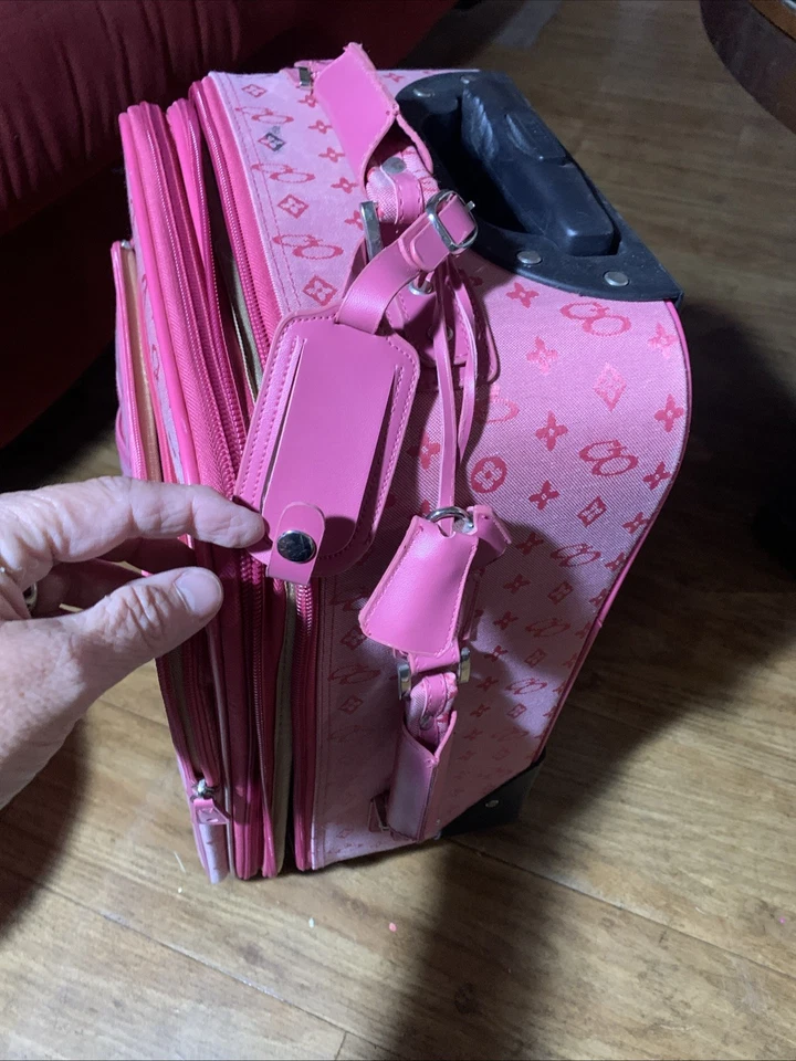 pink carry on luggage - Image 3 of 4