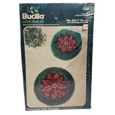 Vintage BUCILLA Latch Hook Kit Poinsettia Bath Ensemble Rug  Lid Cover