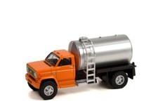 1982 CHEVY C-60 FERTILIZER TRUCK 1/64 scale DIECAST REPLICA GREENLIGHT 
