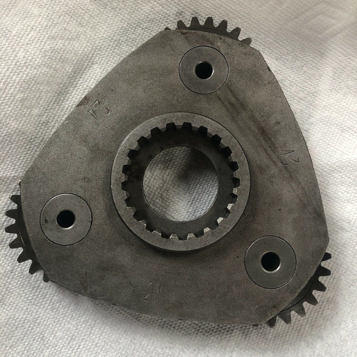 2021633 3033237 carrier assy 1st fits hitachi ex120-1 ex100