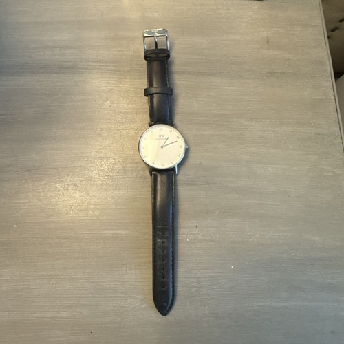 Elegant Daniel Wellington Black Leather Watch – Classic & Timeless