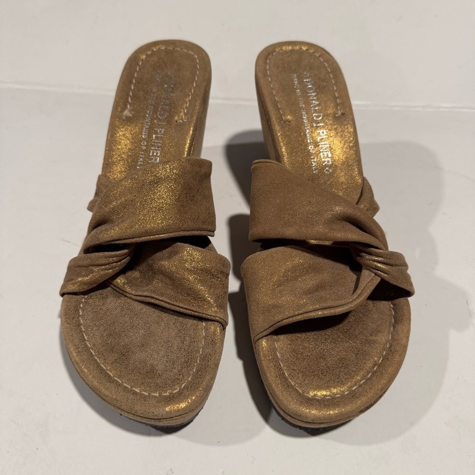 PANTOFOLA D’ORO Sandalo con zeppa plateau Donald J. Pliner Vivi Made in Italy taglia 8M