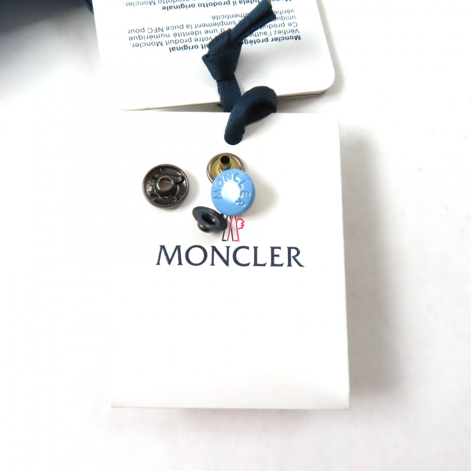 Pristine MONCLER Down vest BERNARD With logo patch Light blue Nylon Kids thumbnail 17