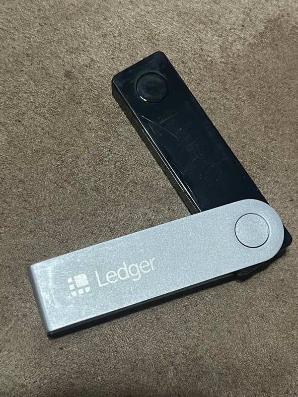 Ledger Nano X - Bluetooth Cryptocurrency Hardware Wallet