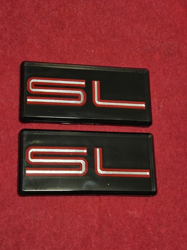 SET IF 2 GMC SIERRA SL SIDE PILLAR EMBLEM LOGO BADGE SIGN SYMBOL NEW OEM  - Foto 3 di 5