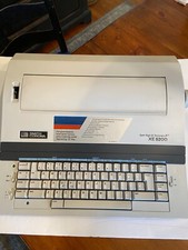 Smith Corona XE 5200 Typewriter w/Dictionary. Case Included. Works! thumbnail
