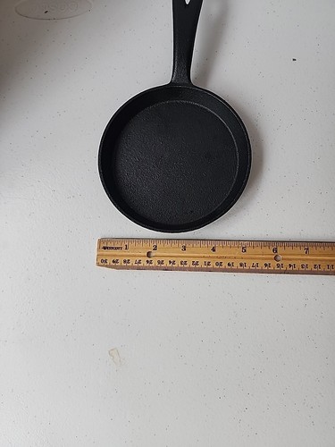 Miniature Cast Iron Skillet Pan - Picture 6 of 6