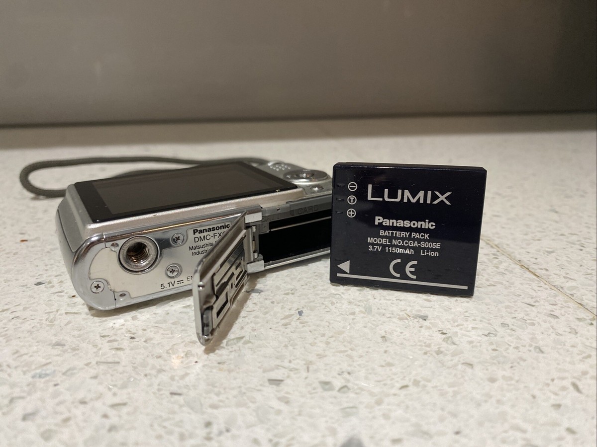 Panasonic Lumix DMC-FX01 Digital Camera + Genuine Battery 6.0MP