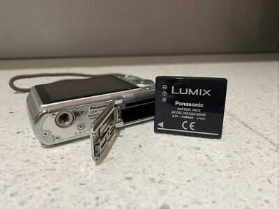 Panasonic Lumix DMC-FX01 Digital Camera + Genuine Battery 6.0MP
