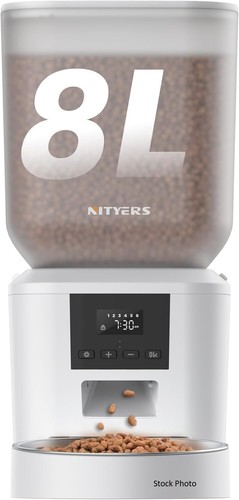 Automatic Pet Feeder 8L/34 C. LCD Screen Plug in or Battery Powered w/Timer