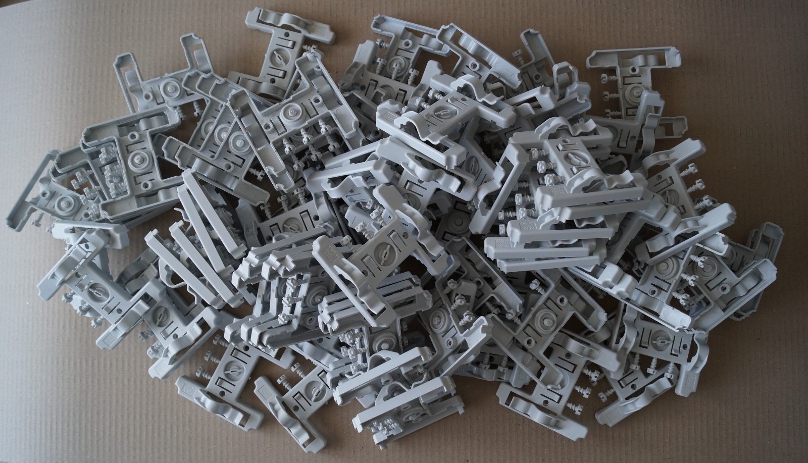 Pattes de fixation OPTIFIX BLM 555000 pour boîtier de dérivation, lot de 77 pièces
