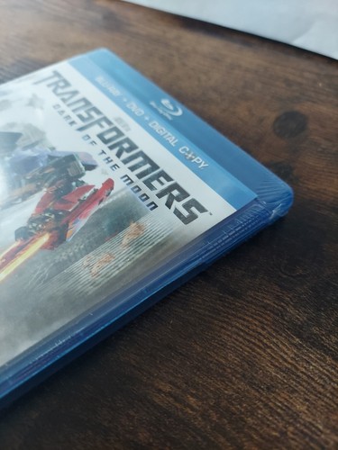 TRANSFORMERS: DARK OF THE MOON (Blu-Ray DVD Digital Copy 2011, 2-Disc Set New - Picture 5 of 5