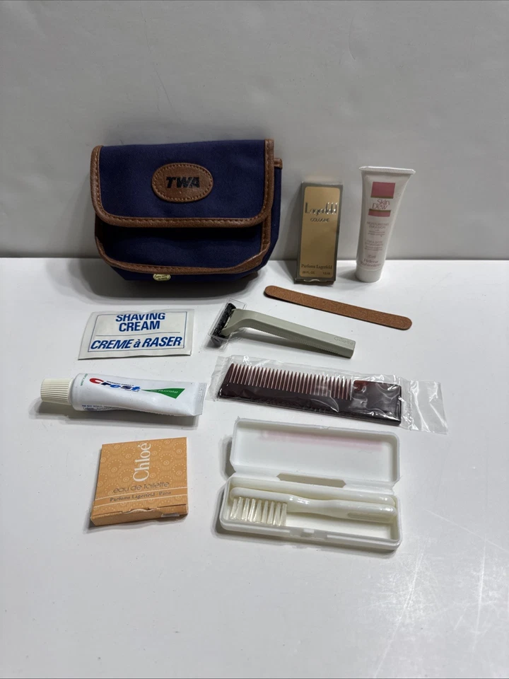 Kit de amenidades de viaje vintage TWA Airlines - frente a presión azul Foto 2 de 4