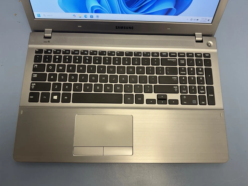 PORTATIL SAMSUNG HOYT6YK - INTEL i7-3537u 8GB Ram Leer Foto 2 de 4