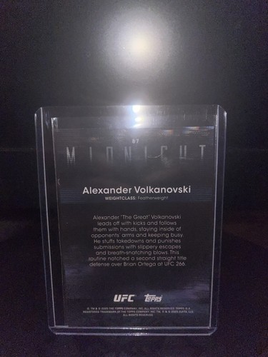 Alexander Volkanovski /99 2025 Topps Midnight UFC Twilight Parallel #87 - Picture 2 of 2