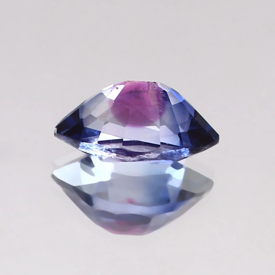 Натуральный цейлонский двухцветный сапфир огранки маркиза 4 карата россыпью класса AAA - Изображение 4 из 4