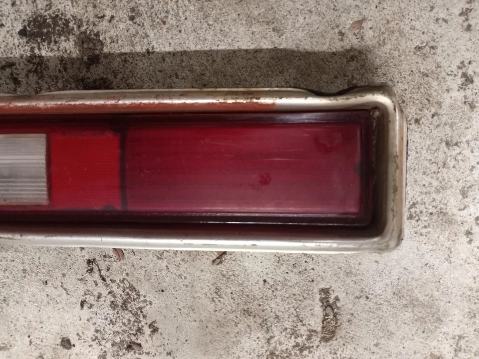 1971-1972? MONTAJE DE LUZ TRASERA DERECHA PONTIAC VENTURA II OEM Foto 2 de 4