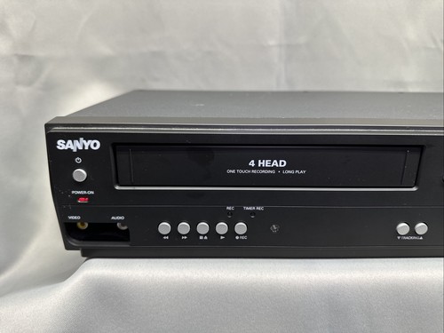 Sanyo FWDV225F DVD VCR Recorder Combo No Remote Tested And Works - Picture 2 of 7