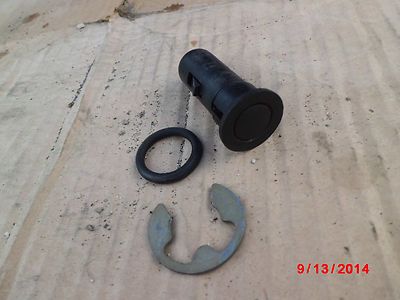 1995-2003 BMW E39 E38 E52 Z8 740i 740iL 540i 540 ALPINA engine motor cover lock
