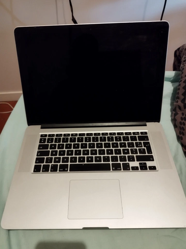 Apple MacBook Pro 16" (Intel Core i7., 2,6 GHz), 512 Go SSD, 16 Go RAM,, photo 3 sur 3
