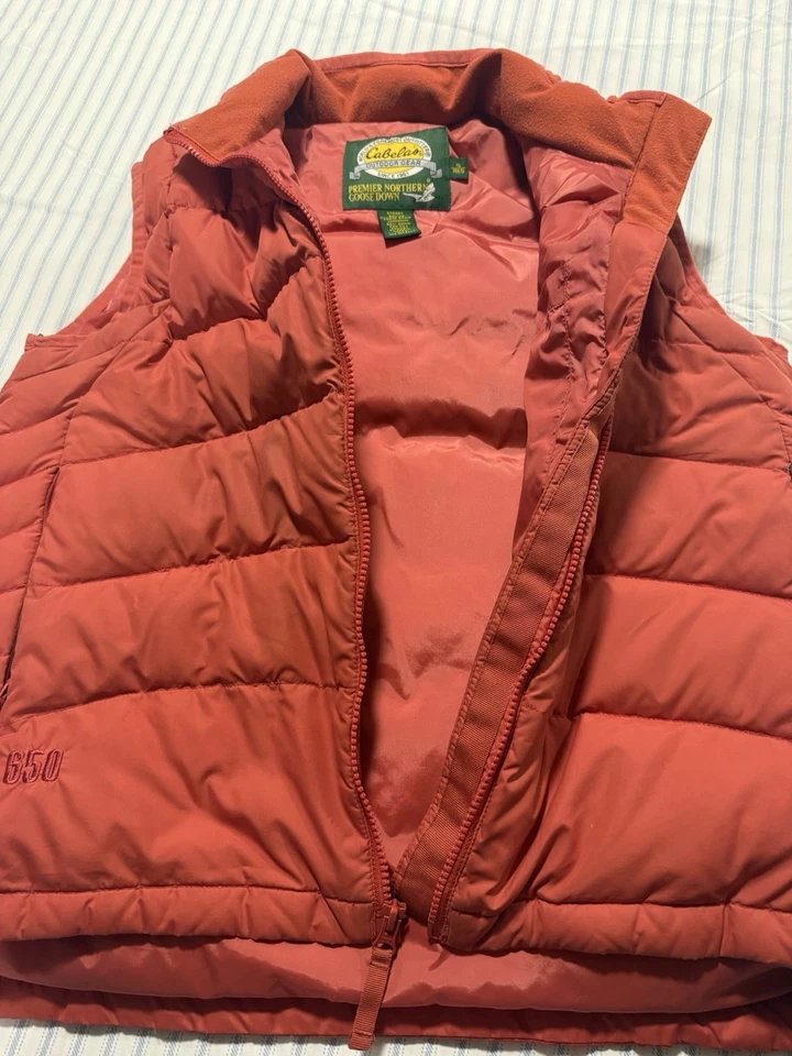 Colete acolchoado Cabelas feminino rosa Premier Northern ganso rosa tamanho pequeno 650 - Imagem 2 de 3