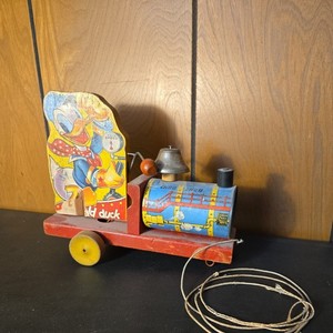 FISHER PRICE DONALD DUCK CHOO CHOO WOODEN PULL TOY #450 SHARP